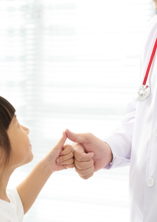 unknown-doctor-little-girl-shaking-hands